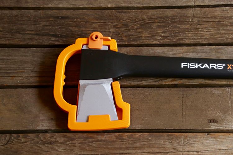 斧】 FISKARS フィスカース斧 アックスプロX17 型番FSK122460