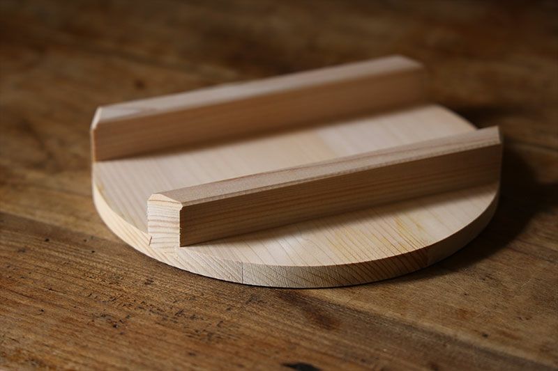 木製、尺8胴張り形広蓋 多聞杉 尺 しゃくり蓋（単品） | つきじ 折峰 料理屋さんのパッケージ